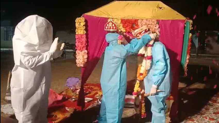 राजस्थान में शादी के दिन दुल्हन निकली कोरोना पॉजिटिव, PPE किट पहन लिए 7 फेरे- देखें Video