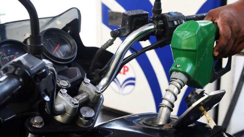 Petrol Price today : इस साल सबसे ऊंचे रेट में है पेट्रोल, जानिए किस भाव मिल रहा डीजल