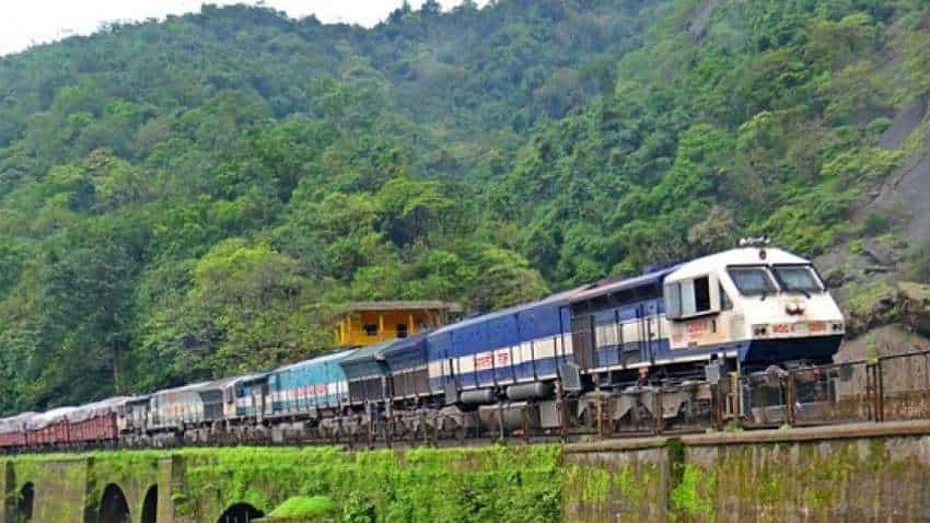 पहाड़ों की सैर करनी हो तो तुरंत बुक कराइये कन्फर्म टिकट, रेलवे ने दो स्पेशल ट्रेनें चलाईं 