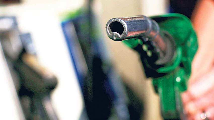 Petrol price today : रुलाने लगे हैं पेट्रोल और डीजल, आज फिर चढ़ गए इतने दाम