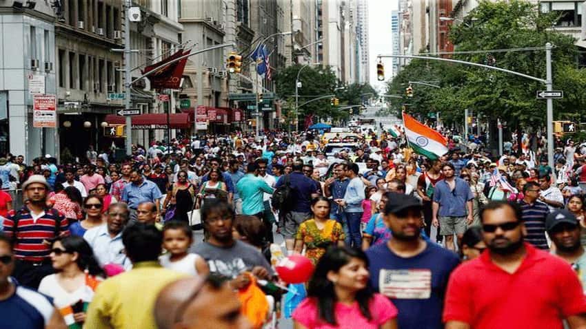 भारतीयों का है दुनिया में सबसे बड़ा प्रवासी ग्रुप, जानें ज्यादा किन देशों में ज्यादा रहते हैं इंडियंस