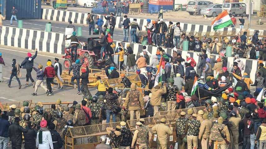 Farmers protest: कई लाइनों पर दिल्ली मेट्रो की सेवाएं बहाल, लेकिन अभी भी ट्रैफिक जाम