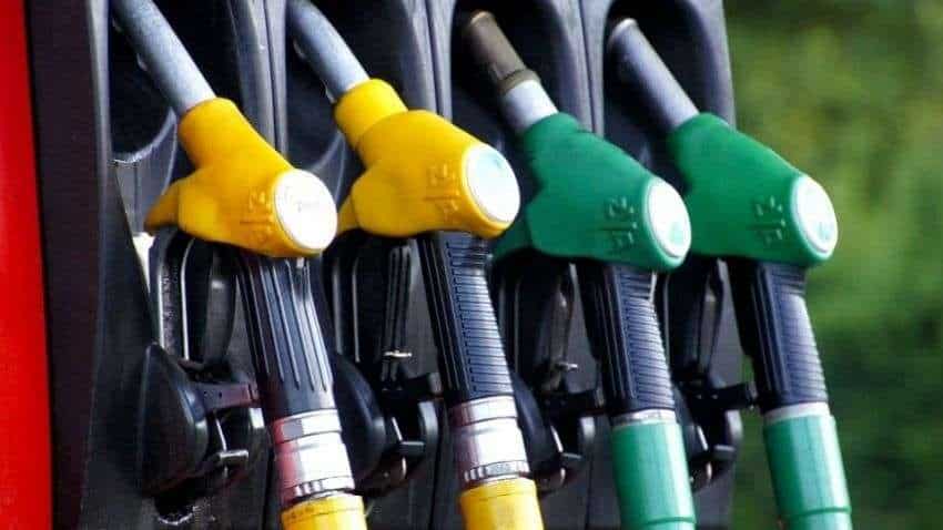 Petrol-Diesel पर  वसूला जा रहा है 55 रुपये प्रति लीटर टैक्स, विपक्ष ने दी आंदोलन की चेतावनी