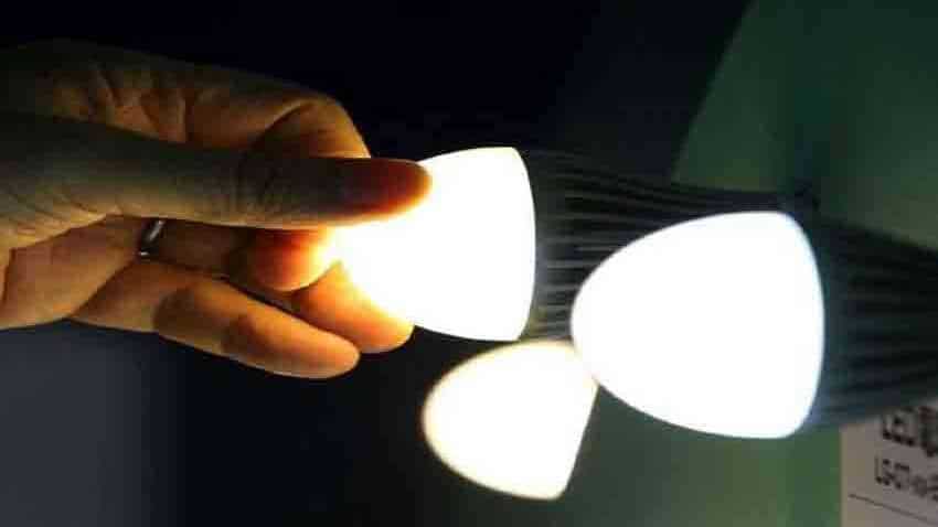 LED लाइट की रोशनी पड़ेगी महंगी, कंपनियों ने दिए 5-10% महंगे होने के संकेत