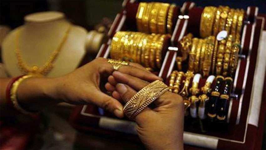 Best Investment offer : सोने के साथ Sensex के ये बड़े शेयर भी हो गए सस्‍ते, जानें 10 ग्राम Gold का ताजा भाव