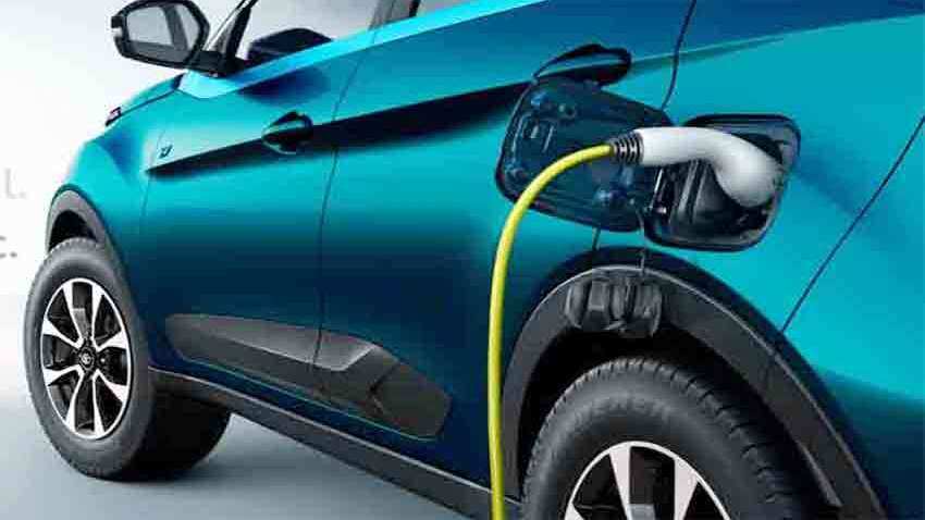 Delhi में Electric vehicle चार्ज करना होगा आसान, 100 ई-व्हीकल्स चार्जिंग स्टेशन बनेंगे 