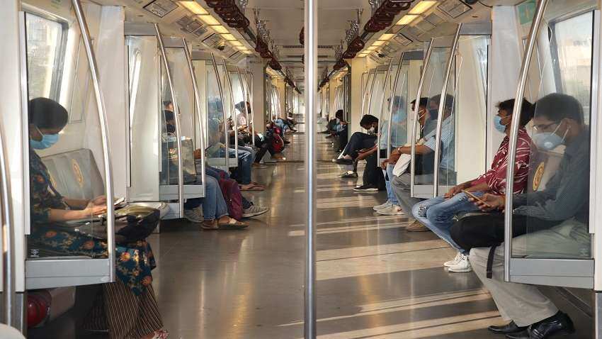 कोरोना के बढ़ते मामलों को देखते हुए दिल्ली मेट्रो और DTC बसें में मुसाफिरों की संख्या पर बड़ा फैसला