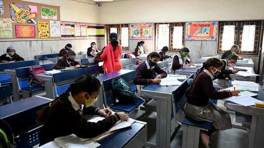 Delhi schools: दिल्ली में जूनियर स्कूलों को लेकर बड़ा फरमान, 8वीं तक के बच्चों का नहीं होगा एग्जाम