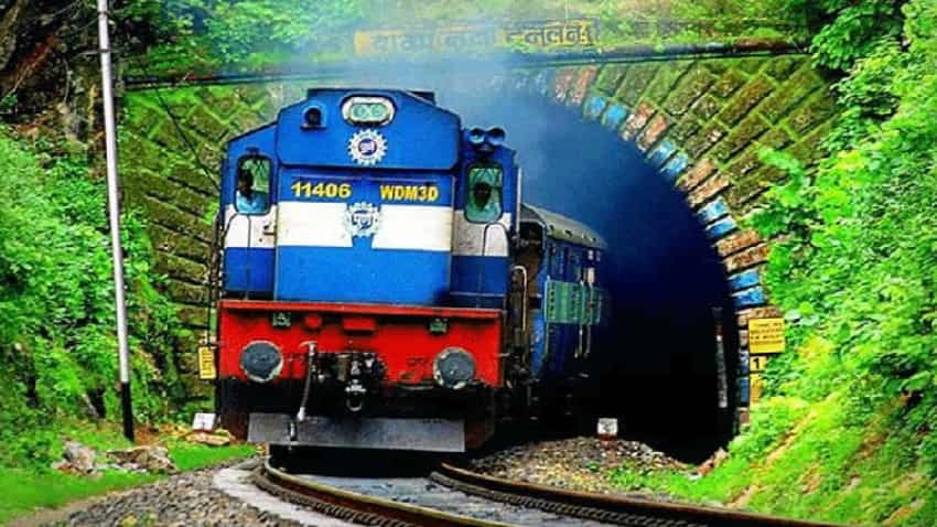 Railway Recruitment 2021: रेलवे में भर्ती का शानदार मौका, 10 वीं पास हैं तो कल से करें अप्लाई 