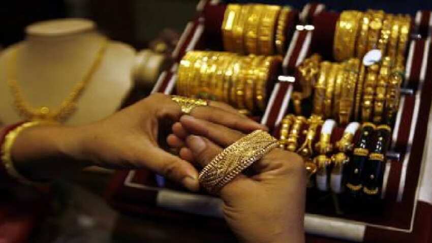 Gold price today: सोने की चमक पड़ी फीकी, रिकॉर्ड स्तर से 11500 रुपये प्रति 10 ग्राम सस्ता हुआ सोना 