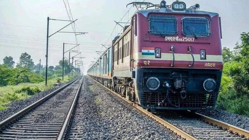Indian Railway News: होली पर घर जाने है प्लान तो आसान होगा सफर, जानिए रेलवे ने कैसे दी राहत