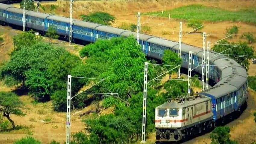 Indian Railways: ट्रेन में छूट गया सामान तो अपनाएं ये तरीका, मिलेगा वापस 