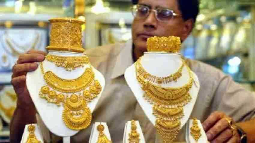 Gold Price today in Delhi: सोना चमका, चांदी की कीमत में भारी गिरावट, जानें 10 ग्राम सोने का भाव