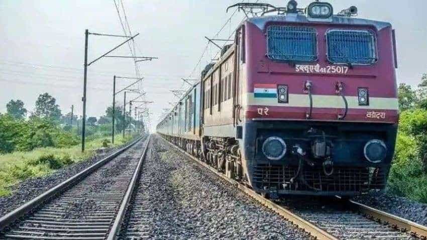 Indian Railways news: रेलवे ने किया 8 जोड़ी स्पेशल ट्रेनें चलाने का ऐलान, जानिए डिटेल