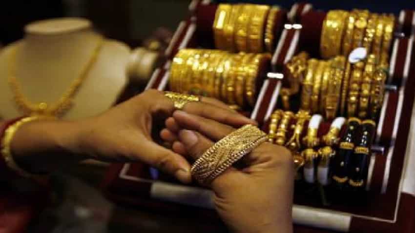 Gold price today in Delhi: सोने-चांदी की चमक और बढ़ी,  जानिए आज क्या हो गए 10 ग्राम गोल्ड के रेट 