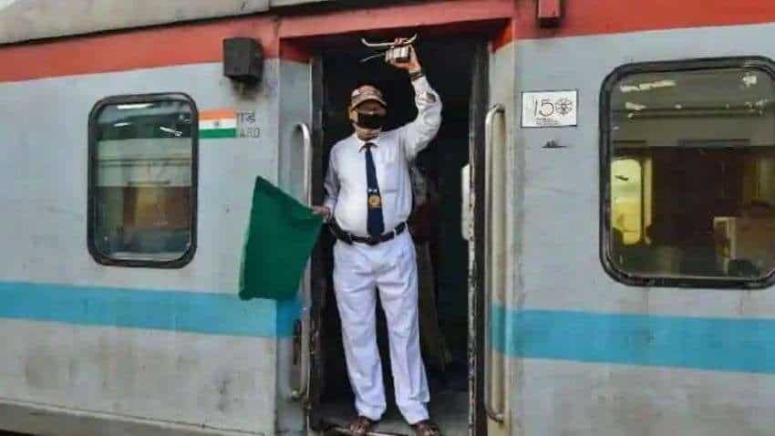 Railway me naukri: 10वीं पास के लिए रेलवे में बंपर वैकेंसी, जानिए कब तक कर सकते हैं अप्लाई