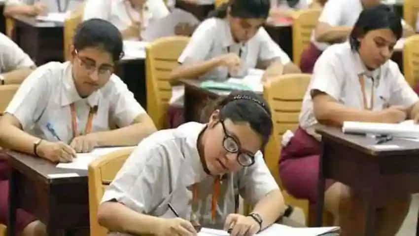 Maharashtra Board Exam 2021: कोरोना के कहर के आगे सरकार बेबस, बोर्ड परीक्षाएं टालने का हुआ ऐलान 