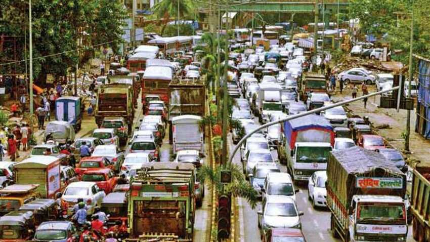 Covid 19: यातायात को नियंत्रित करने के लिए मुंबई पुलिस की नई पहल, निजी वाहनों पर लगाए जाएंगे तीन कलर कोड वाले स्टीकर