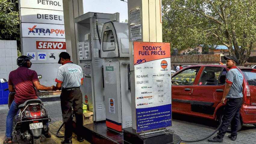 Petrol Diesel Price today: जारी हुए पेट्रोल-डीजल के दाम, टंकी फुल कराने से पहले जान लें आज का भाव 