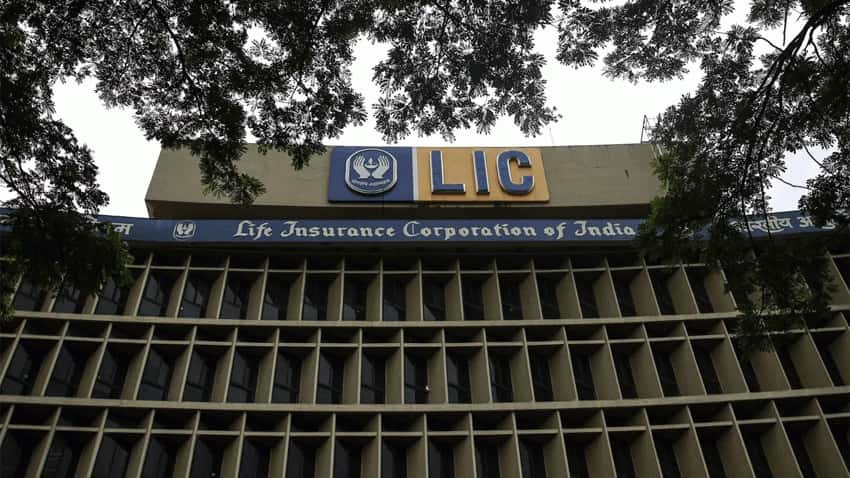 LIC की पॉलिसी आपके पास है? इस पब्लिक अलर्ट को न करें नजरअंदाज 