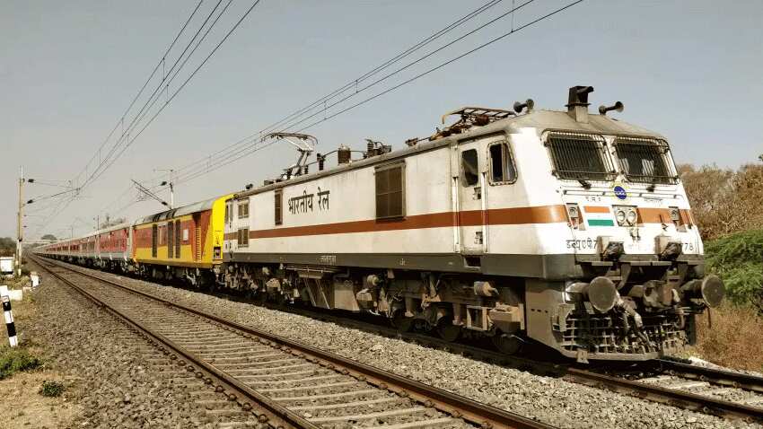 खुशखबरी- UP-Bihar से मुंबई जाने वालों के लिए शुरू हुई स्पेशल ट्रेनों के टिकटों की बुकिंग, देखें लिस्ट