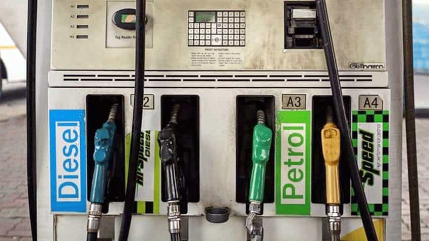 Petrol-Diesel की वास्तिवक कीमत से तीन गुना तक ज्यादा चुकाते हैं आप, 1 लीटर के भाव का गणित यहां समझिए