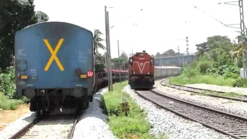 ट्रेनों के आखिरी डिब्बे पर क्यों बना होता है X का निशान? जानें इंडियन रेलवे की दिलचस्प बातें