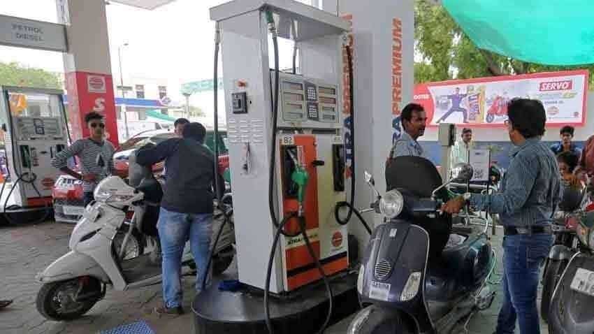 Petrol-Diesel Price: देश के 135 जिलों में पेट्रोल के दाम 100 रुपये के पार, जानिए अपने शहर का भाव
