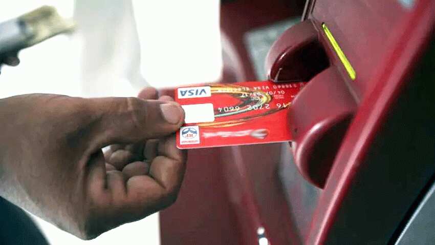 ATM Alert: तय फ्री लिमिट से ज्यादा बार कैश निकालना 1 जनवरी 2022 से पड़ेगा महंगा, जानें कितना देना होगा चार्ज