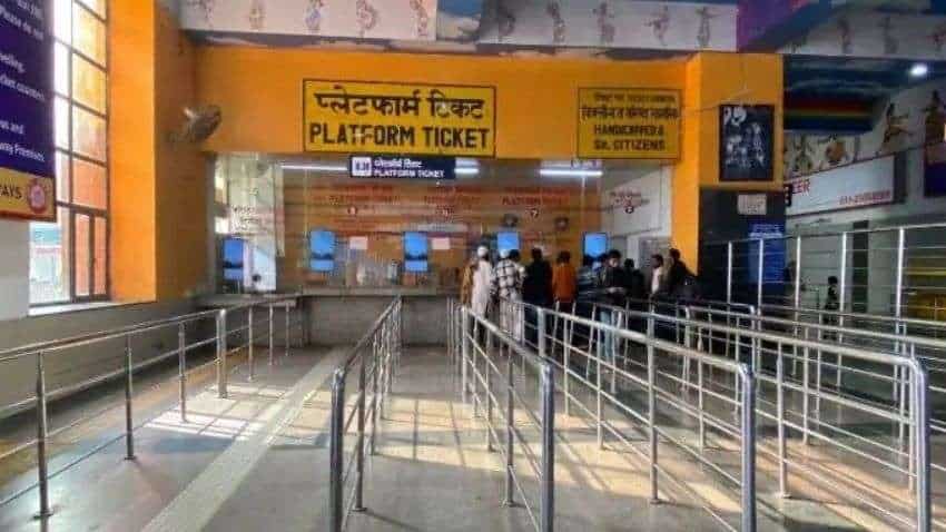 Indian Railways: दिल्ली में फिर शुरू हुई प्लेटफॉर्म टिकटों की बिक्री, लेकिन चुकानी होगी ज्यादा कीमत