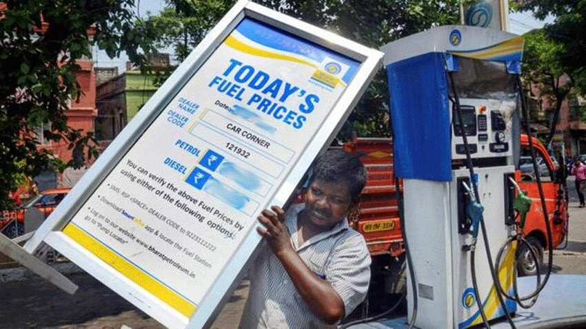 Petrol-Diesel Price Today: पेट्रोल-डीजल और धधके, टंकी फुल कराने से पहले जानें 1 लीटर की कीमत