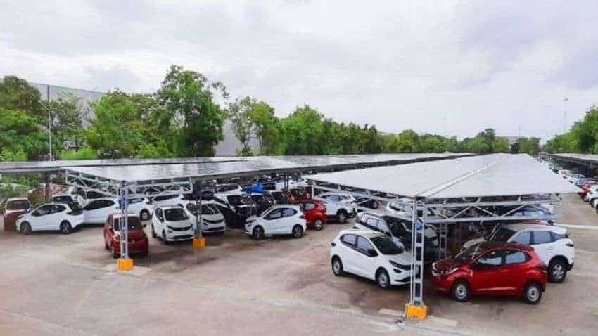 Tata Motors Solar Carport: टाटा मोटर्स ने पुणे में लगाया देश का सबसे बड़ा सोलर कारपोर्ट, जानिए खासियत
