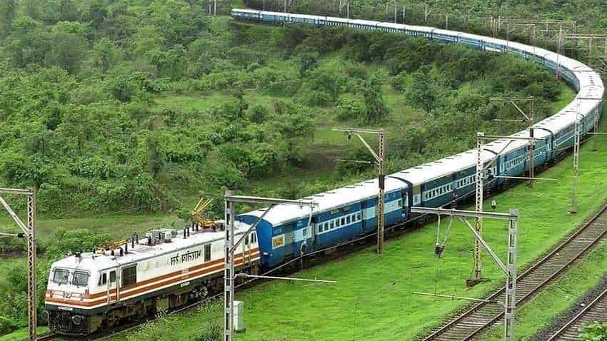 Indian Railway News: फिर शुरू हुईं शताब्दी समेत 50 स्पेशल ट्रेनें, जानिए किन राज्यों के यात्रियों का आसान होगा सफर