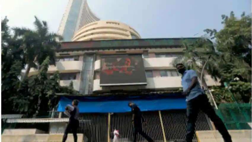 Stock Market: बाजार ने गंवाई पूरी बढ़त, सेंसेक्स और निफ्टी फ्लैट बंद; Maruti टॉप गेनर