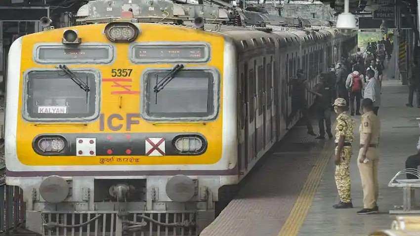 Mumbai Local Train News: मुंबई लोकल ट्रेनों में 15 अगस्त से मिलेगी यात्रा की अनुमति, जानें सीएम उद्धव ठाकरे ने क्या कहा...