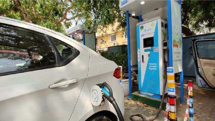 Lucknow News: अब और आसान होगी इलेक्ट्रिक गाड़ियों की चार्जिंग, लखनऊ-आगरा एक्सप्रेस-वे पर जल्द बनेंगे 10 स्टेशन  
