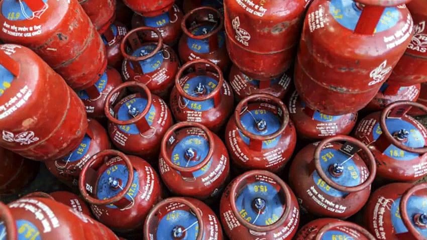 LPG Cylinder Price Hike: महंगी हुई रसोई गैस, LPG के दाम में अचानक 25 रुपए का इजाफा
