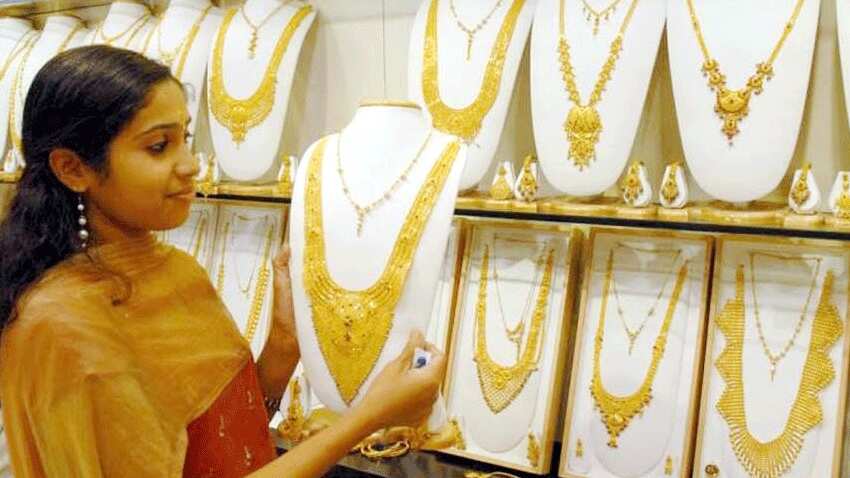 Gold Price: रुपये की गिरावट में चमका सोना, 10 ग्राम सोने की कीमतों में आया जोरदार उछाल