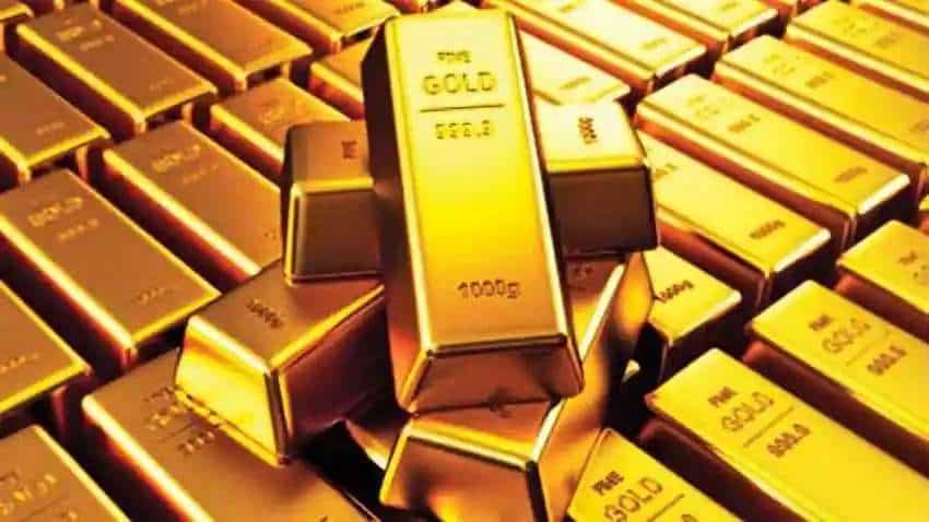 Gold 1 साल में 8% हुआ सस्ता, शॉर्ट टर्म में कराएगा शानदार कमाई; जानें किस भाव पर लगाएं पैसा