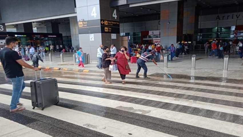 Delhi Heavy Rain Fall: IGI एयरपोर्ट का रनवे बना 'समंदर', अब प्लेन कैसे भरेंगे उड़ान