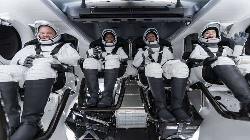 Elon Musk की कंपनी SpaceX ने रचा इतिहास, पहली बार अंतरिक्ष में भेजे गए 4 आम लोग