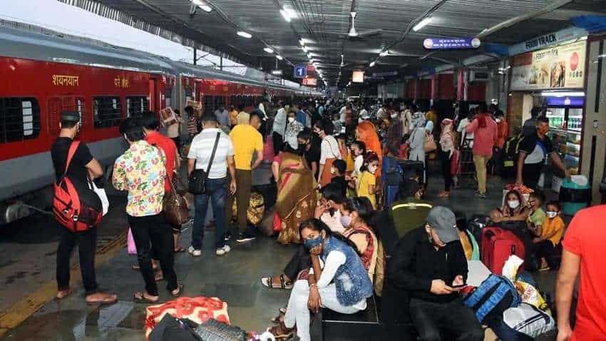 Indian Railway: दिवाली से पहले रेल यात्रियों के लिए खुशखबरी, चलेंगी कई स्पेशल ट्रेनें, सफर होगा आसान