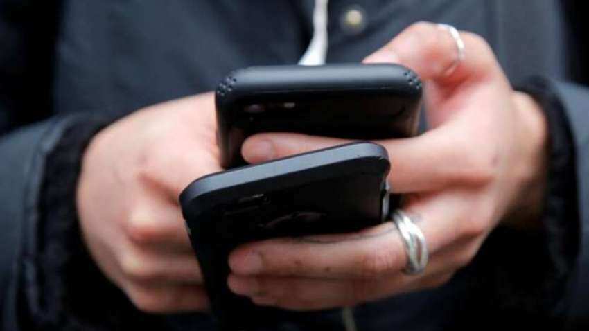 अगस्त में मोबाइल यूजर्स की संख्या में कौन आया अव्वल, किसका हुआ नुकसान, TRAI ने रीलिज किया डेटा