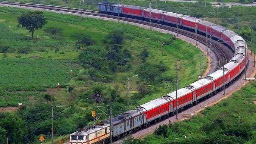 Indian Railways: यात्रीगण कृपया ध्यान दें, इतने घंटे तक नहीं बनेगा टिकट; न ही कर सकेंगे कोई इन्‍क्‍वायरी 