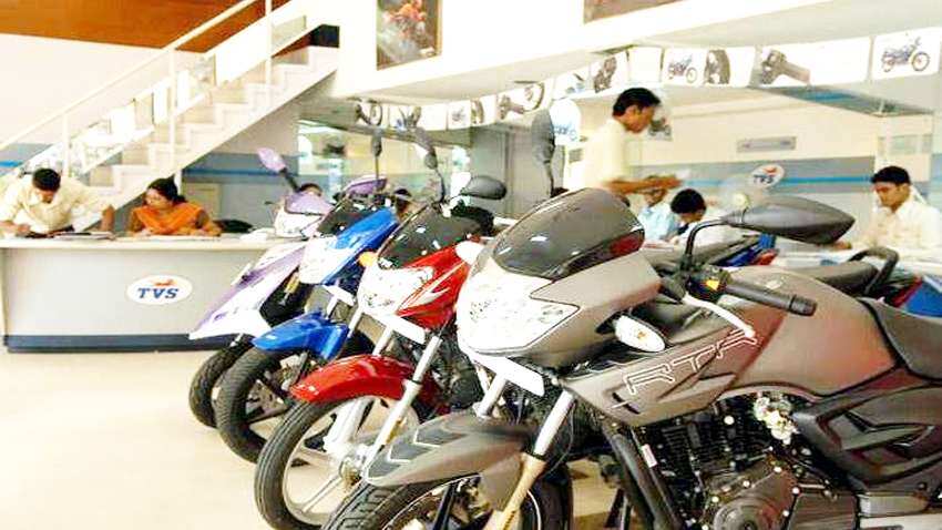 ₹13,000 तक की बचत पर TVS की स्कूटर-बाइक खरीदने का शानदार मौका, सस्ती दर पर फाइनेंस भी हो जाएगा
