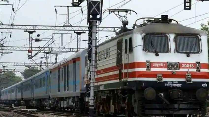 Indian Railways: ट्रेन के सफर के दौरान न करें ये गलतियां, हो सकता है भारी जुर्माना या 3 साल की कैद