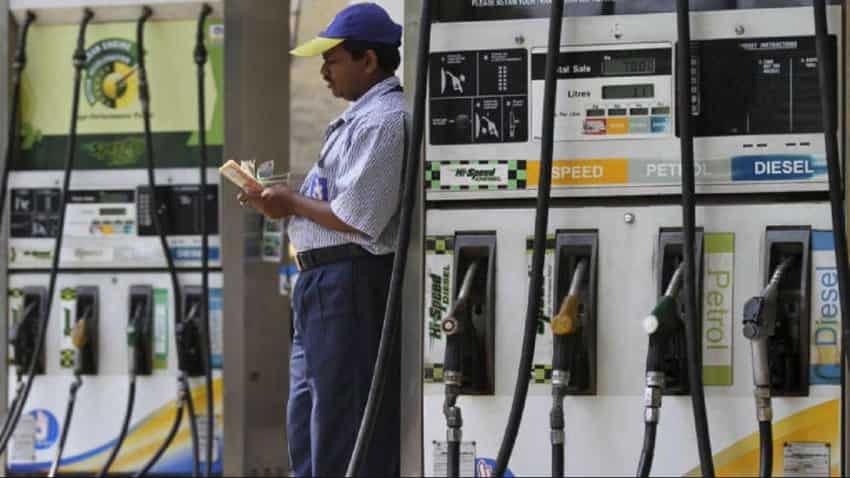 Petrol-Diesel Price Today: तेल की फिर बढ़ी कीमतें, दिल्ली में पेट्रोल 107 के पार, जानें अपने शहर की नई कीमतें