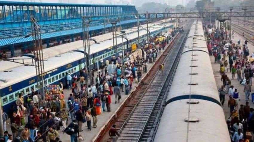 Special Trains: फेस्टिवल सीजन में रेलवे ने किया 110 स्पेशल ट्रेनें चलाने का एलान, यात्रा से पहले यहां चेक करें डीटेल