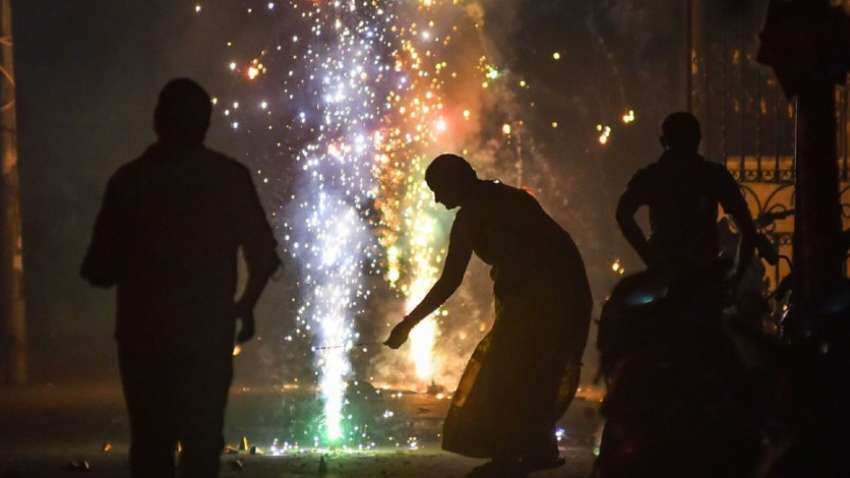 पश्चिम बंगाल में पटाखों पर प्रतिबंध लगाने के हाईकोर्ट के फैसले पर सुप्रीम कोर्ट ने लगाई रोक