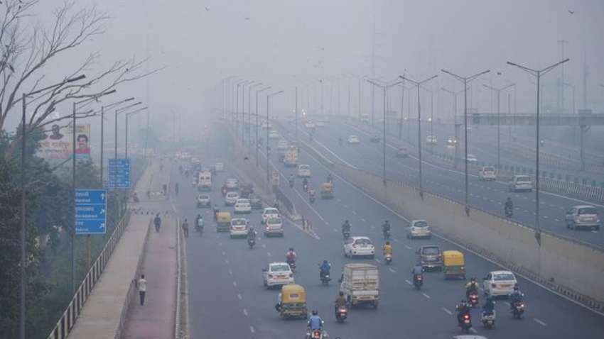 दिवाली से पहले दिल्ली में बढ़ा वायु प्रदूषण का खतरा, लगातार खराब हो रहे हालात में खुद को ऐसे बचाएं